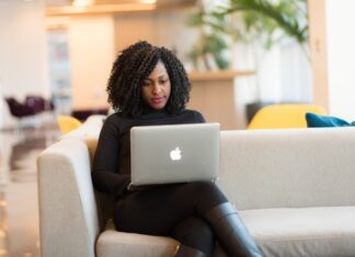 Jak powinno być zorganizowane stanowisko pracy przy komputerze? Jak powinno być zorganizowane stanowisko pracy przy komputerze?