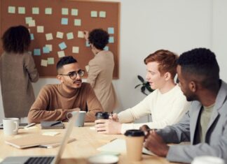 Czy przechodząc na emeryturę trzeba rozwiązać stosunek pracy? Czy przechodząc na emeryturę trzeba rozwiązać stosunek pracy?