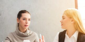 Techniki negocjacyjne: Jak stosować różne techniki negocjacyjne w zależności od sytuacji
