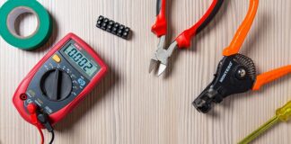 Czym się różni tester manualny od automatycznego?