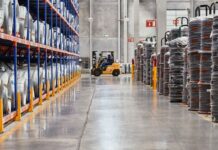 Logistyka w chłodni: Jak bezpiecznie sprzedawać i wysyłać produkty wrażliwe na temperaturę (Poradnik E-commerce) magazynowanie