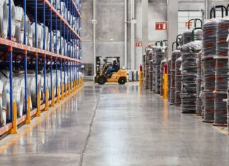 Logistyka w chłodni: Jak bezpiecznie sprzedawać i wysyłać produkty wrażliwe na temperaturę (Poradnik E-commerce) magazynowanie